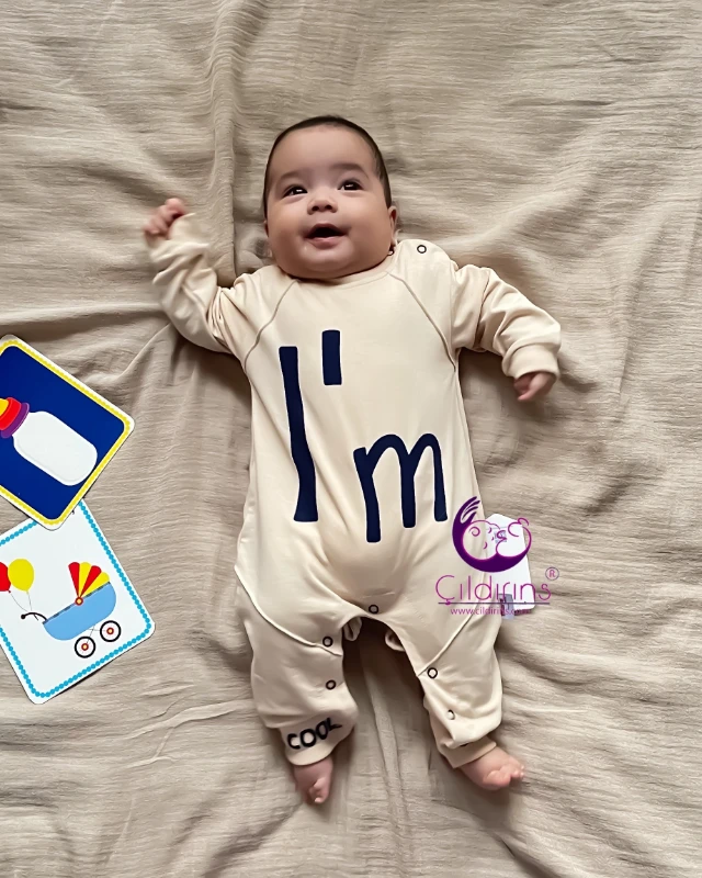 Miniapple I’m Cool Baby Baskılı Alttan ve Omuzdan Çıtçıtlı Bebek Tulumu - KREM
