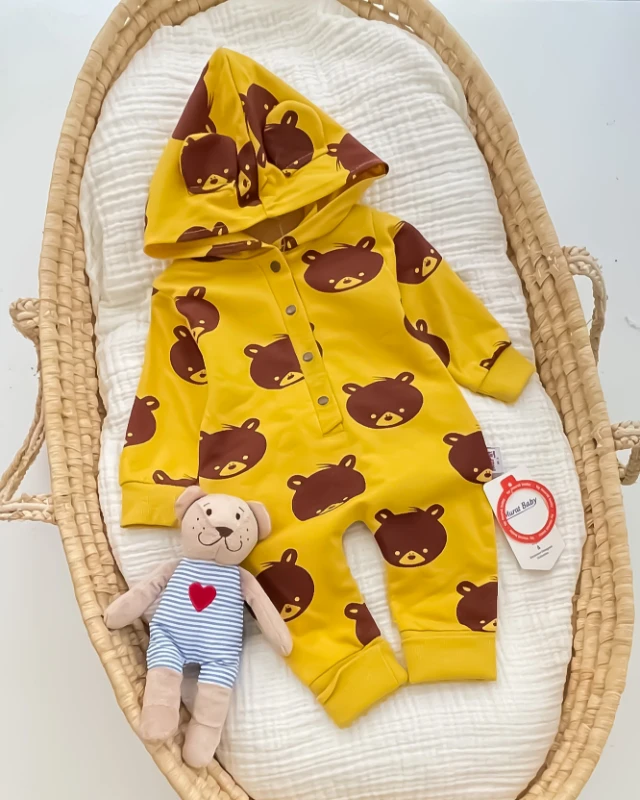 Miniapple Kahverengi Ayıcık Baskılı Kapüşonlu Düğmeli Bebek Tulumu