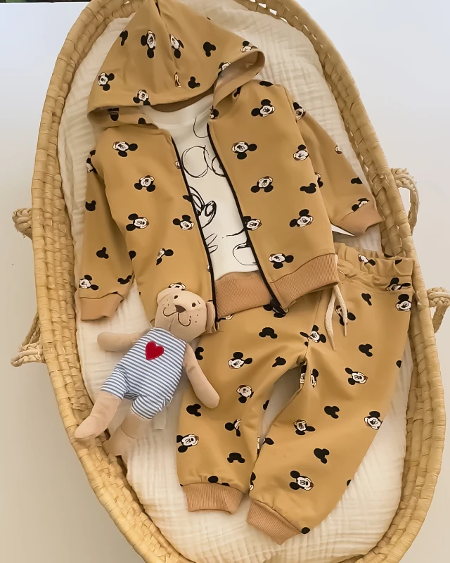 Miniapple Hırkalı Küçük Miki Baskılı Badili Kulaklı Kapüşonlu 3’lü Bebek Takımı - AÇIK KAHVE